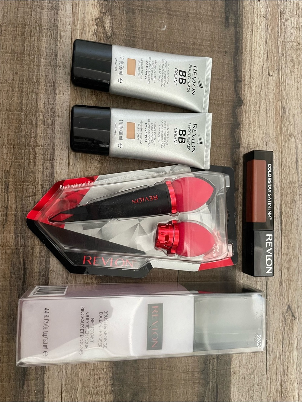 Revlon Makeup Set with Red/Black Brush and Brown Lipstick